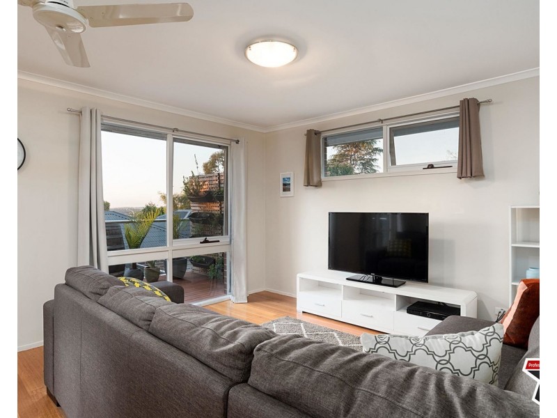 2/5 Brambleberry Lane, Chirnside Park VIC 3116