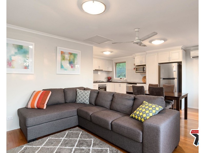 2/5 Brambleberry Lane, Chirnside Park VIC 3116