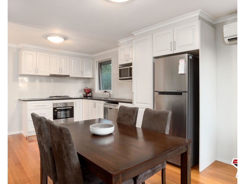 2/5 Brambleberry Lane, Chirnside Park VIC 3116