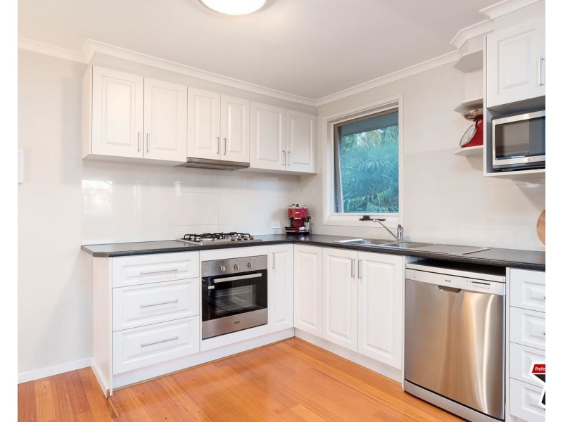 2/5 Brambleberry Lane, Chirnside Park VIC 3116