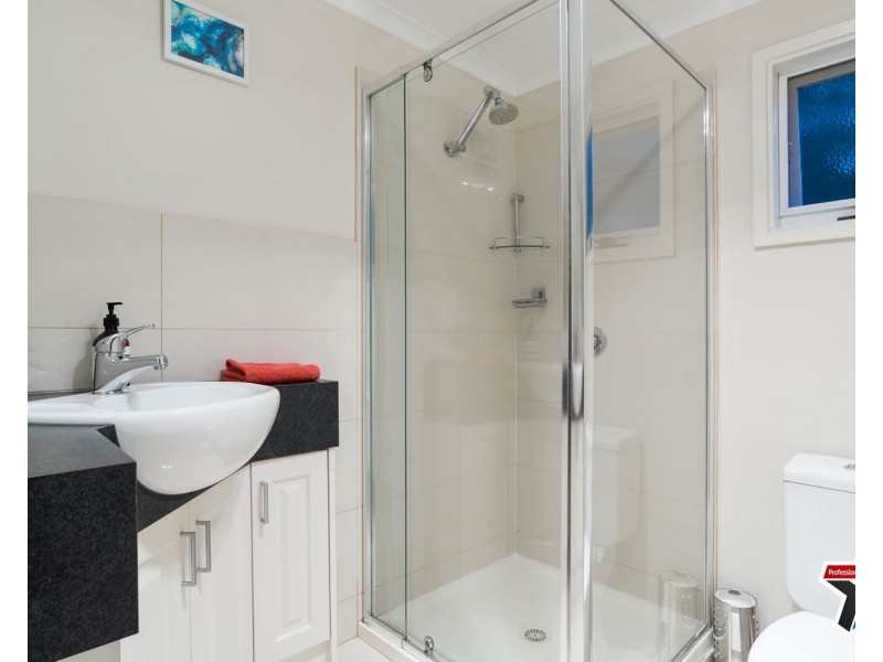 2/5 Brambleberry Lane, Chirnside Park VIC 3116