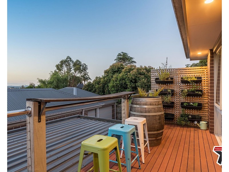 2/5 Brambleberry Lane, Chirnside Park VIC 3116