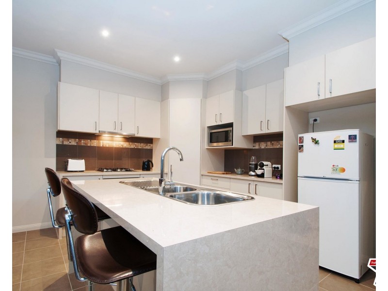 2c Zina Grove, Mooroolbark VIC 3138