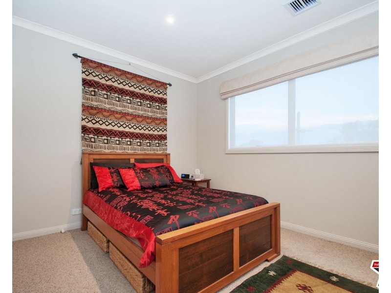 2c Zina Grove, Mooroolbark VIC 3138