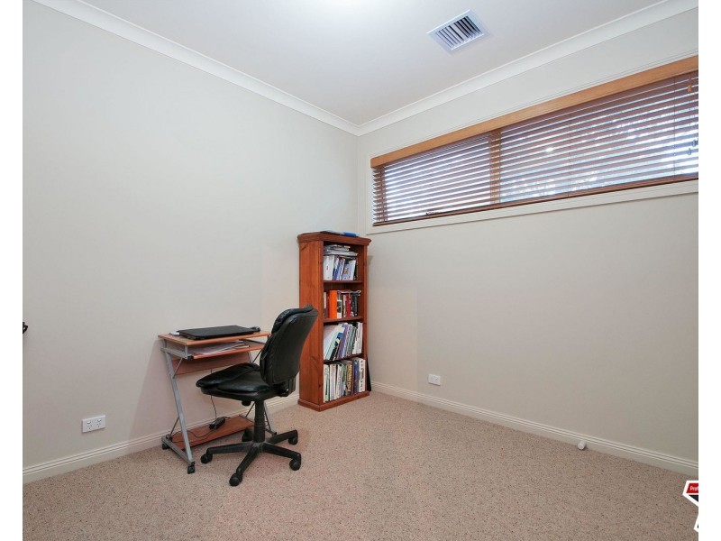 2c Zina Grove, Mooroolbark VIC 3138