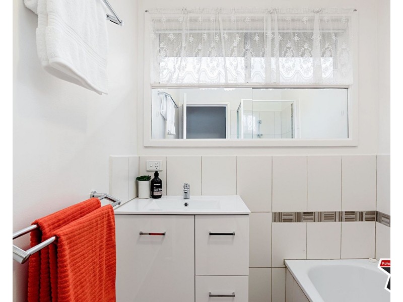 23 Lancaster Road, Mooroolbark VIC 3138