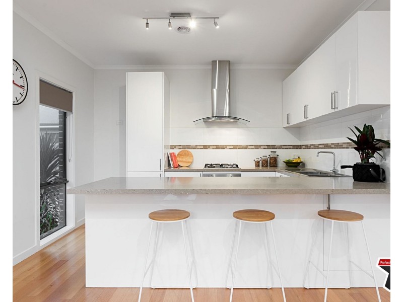 2/7 Rowan Street, Croydon VIC 3136