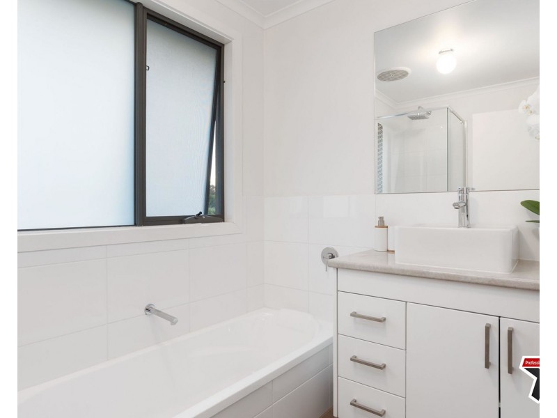 2/7 Rowan Street, Croydon VIC 3136