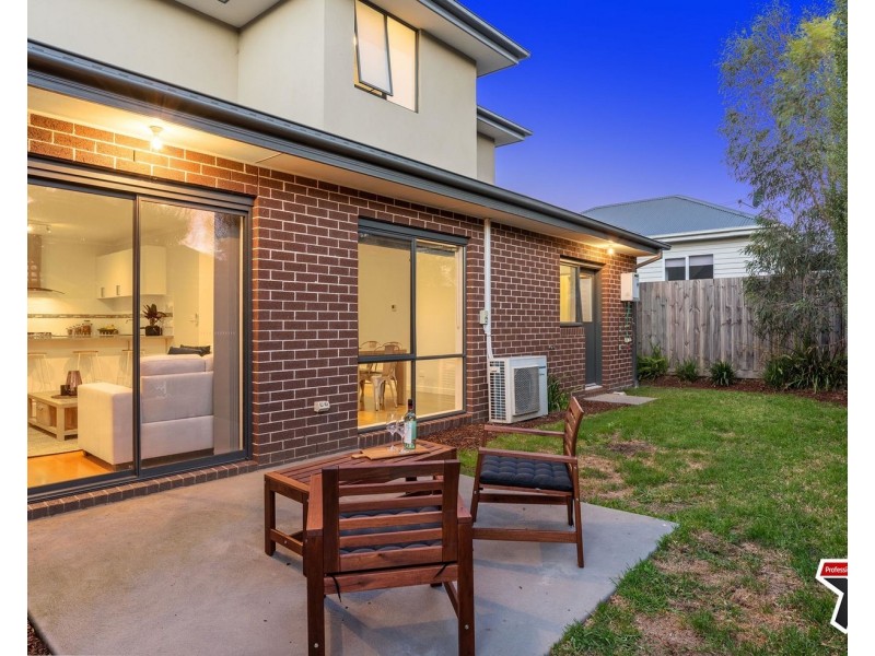 2/7 Rowan Street, Croydon VIC 3136