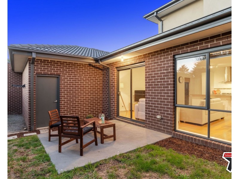 2/7 Rowan Street, Croydon VIC 3136