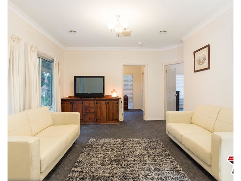 12 Sebire Avenue, Wandin North VIC 3139