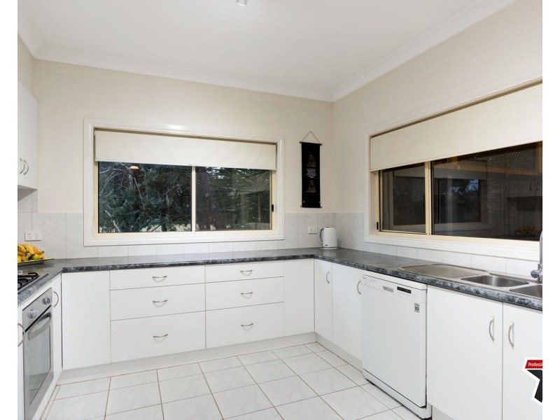 12 Sebire Avenue, Wandin North VIC 3139