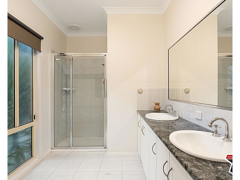 12 Sebire Avenue, Wandin North VIC 3139
