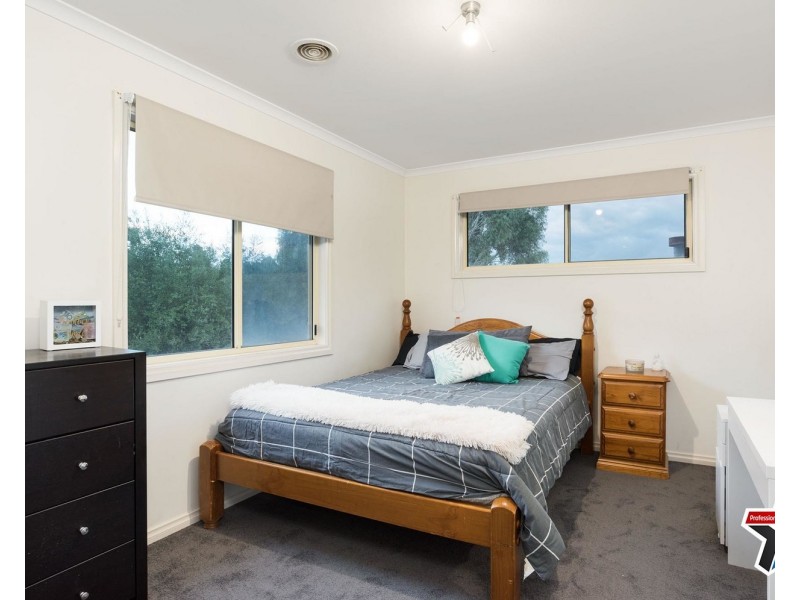 12 Sebire Avenue, Wandin North VIC 3139