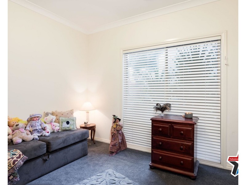 12 Sebire Avenue, Wandin North VIC 3139