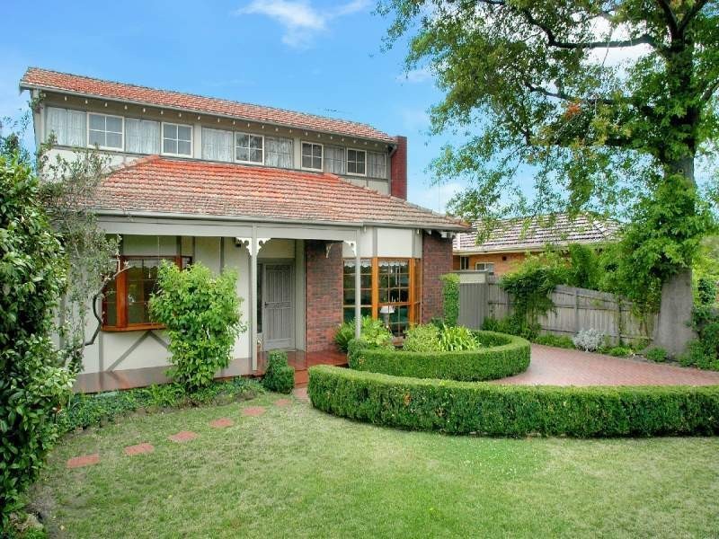 16 Grammar Street, Strathmore VIC 3041
