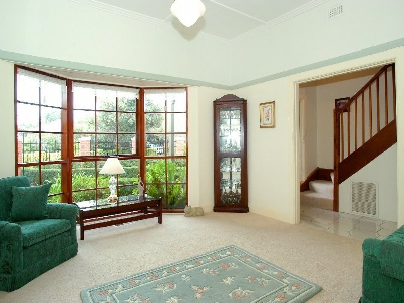 16 Grammar Street, Strathmore VIC 3041