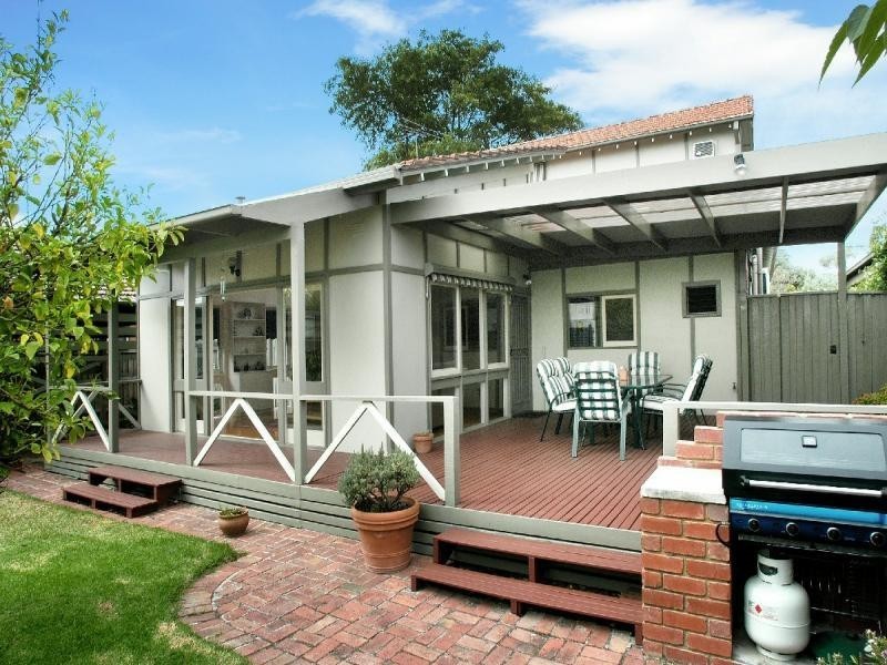 16 Grammar Street, Strathmore VIC 3041