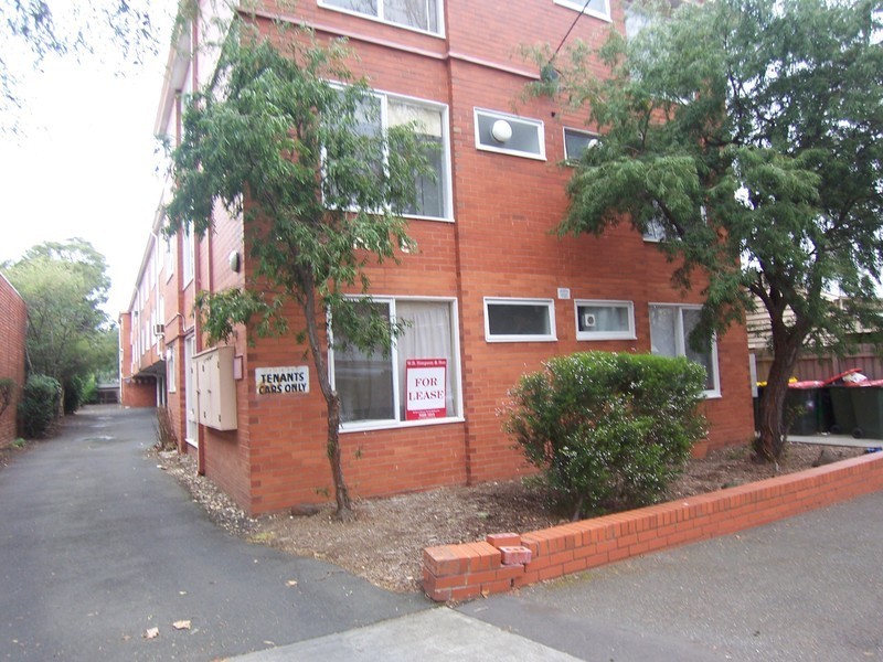 2/48 Farnham Street, Flemington VIC 3031