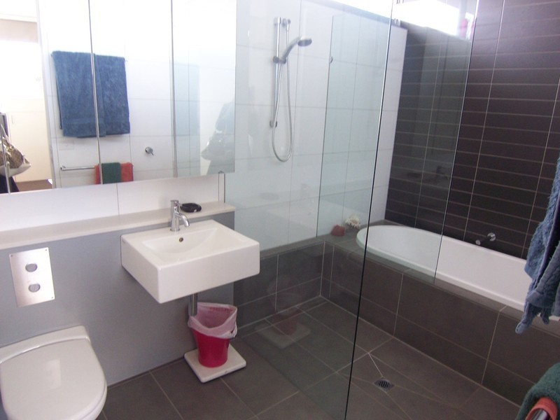 2/225 Adderley Street, West Melbourne VIC 3003