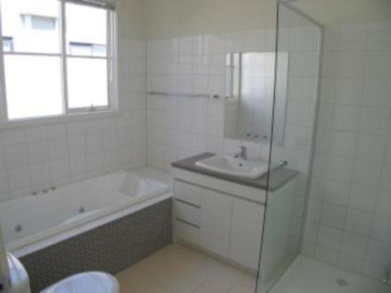 10 Loughmore Lane, North Melbourne VIC 3051