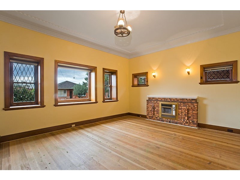 18 Prendergast Street, Pascoe Vale South VIC 3044