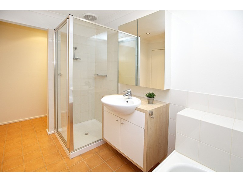 E7/335 Abbotsford Street, North Melbourne VIC 3051