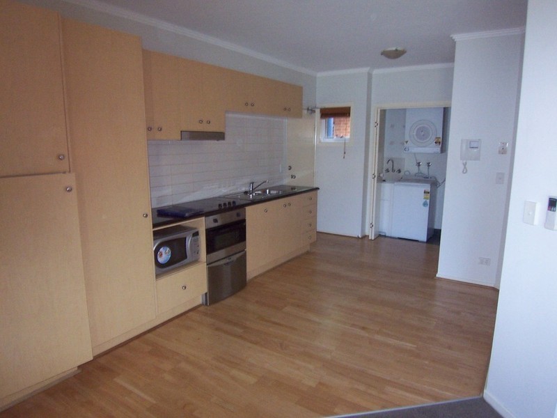 3/2 Newmarket Way, Flemington VIC 3031