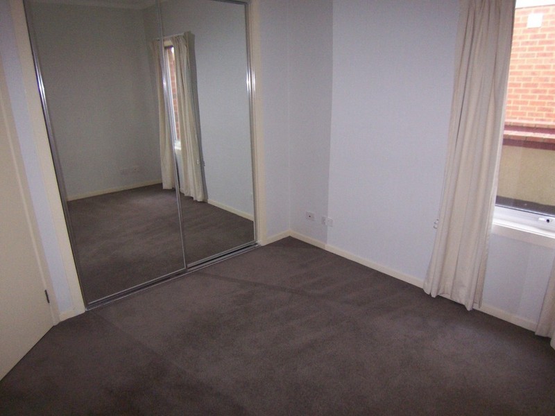 3/2 Newmarket Way, Flemington VIC 3031