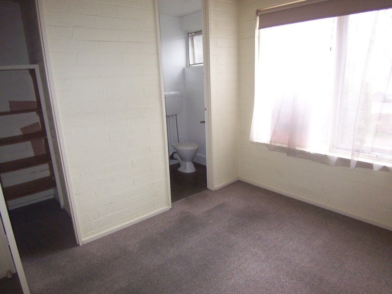 2/48 Farnham Street, Flemington VIC 3031