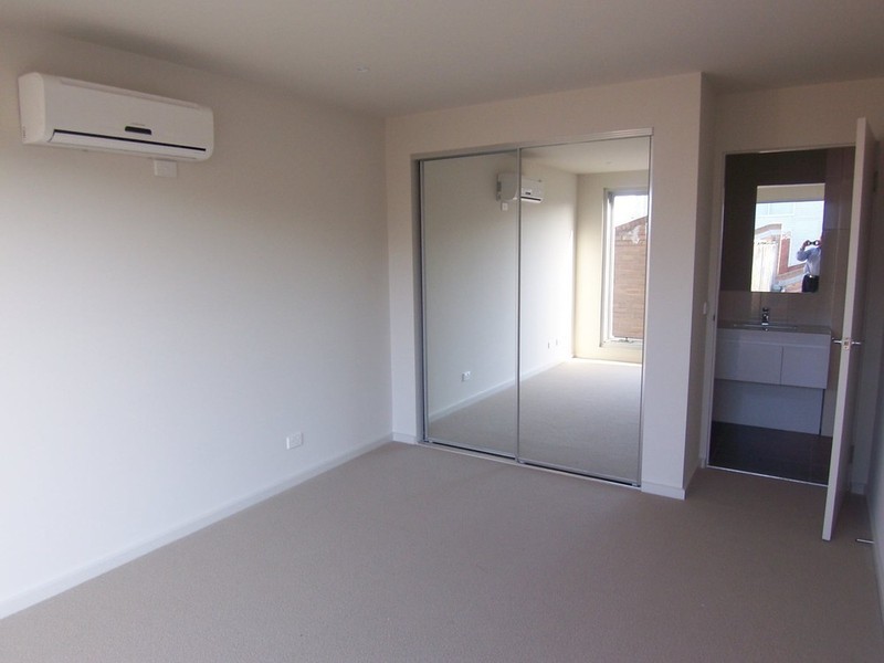 11 Curzon Place, North Melbourne VIC 3051