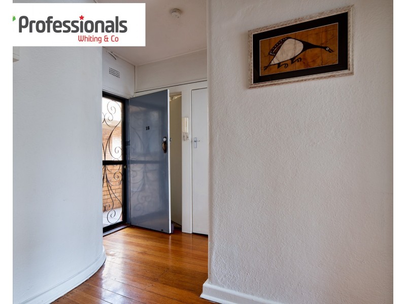 18/11 Burnett Street, St Kilda VIC 3182