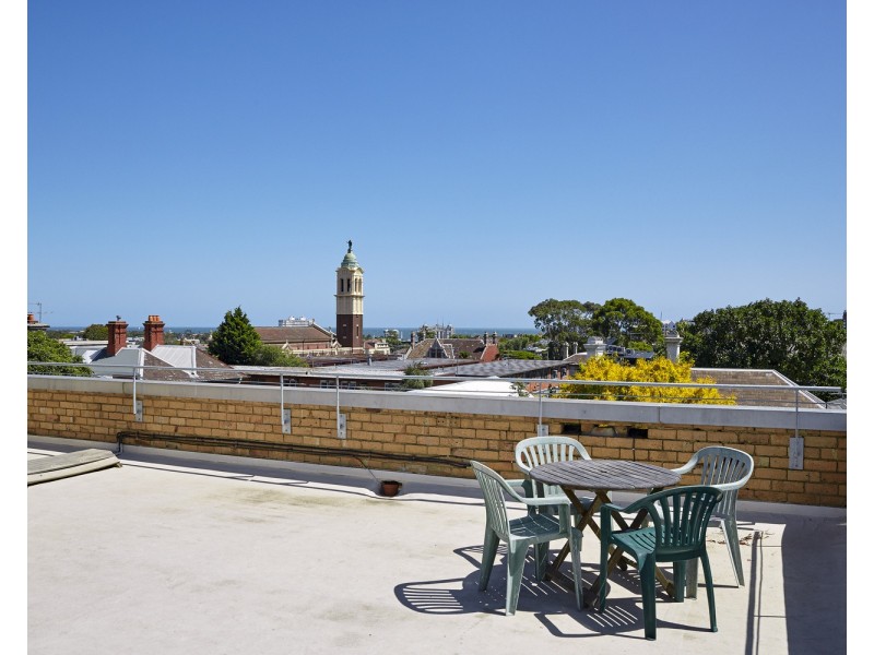 18/11 Burnett Street, St Kilda VIC 3182