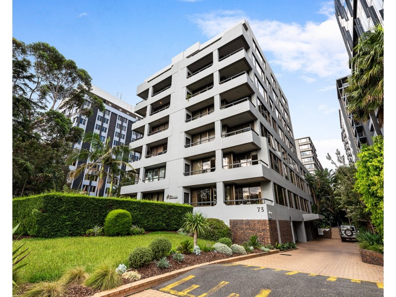 4/73 Queens Road, Melbourne VIC 3004