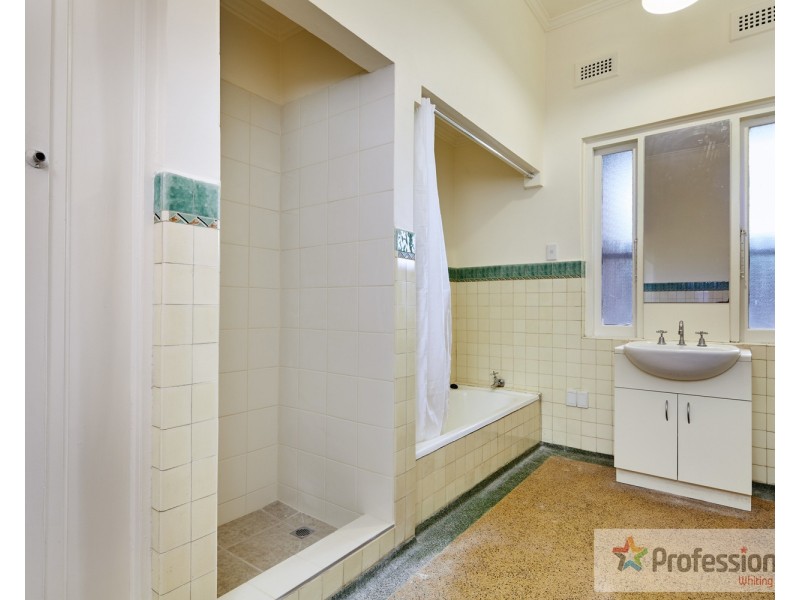 2/292 Barkly Street, Elwood VIC 3184