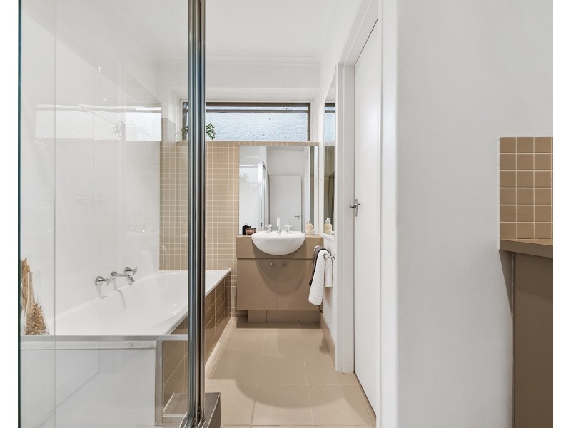 2/2 Hertford Street, St Kilda East VIC 3183