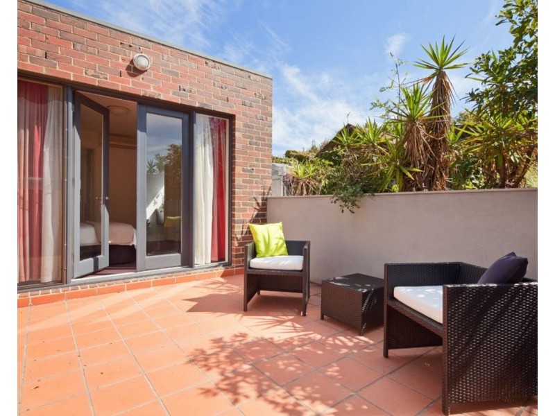 17 Park Lane, St Kilda West VIC 3182
