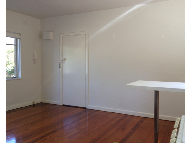 2/4 Newton Court, St Kilda VIC 3182