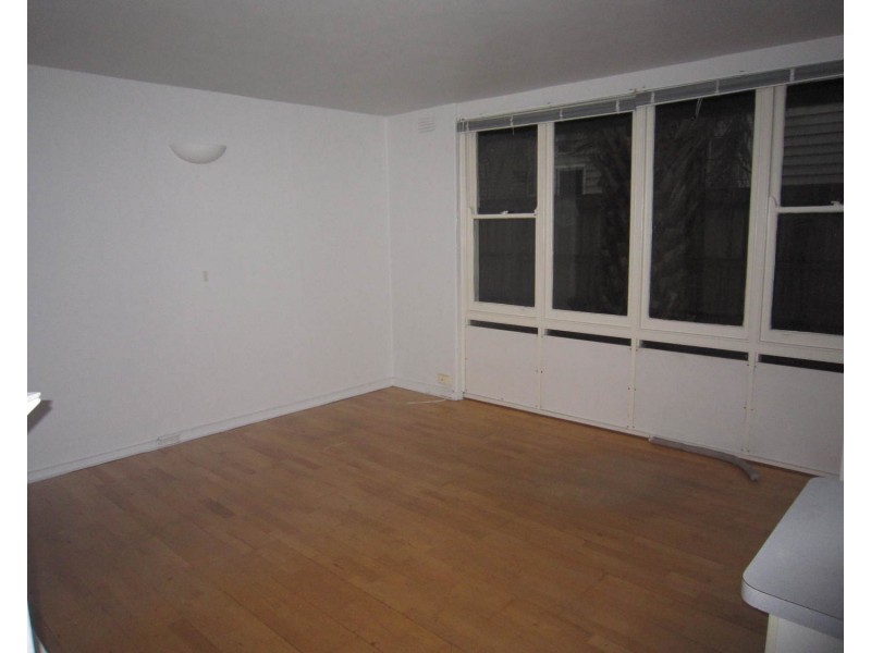 4/4 Park Street, St Kilda West VIC 3182