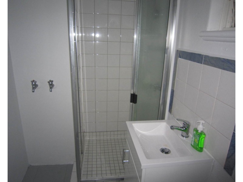 4/4 Park Street, St Kilda West VIC 3182