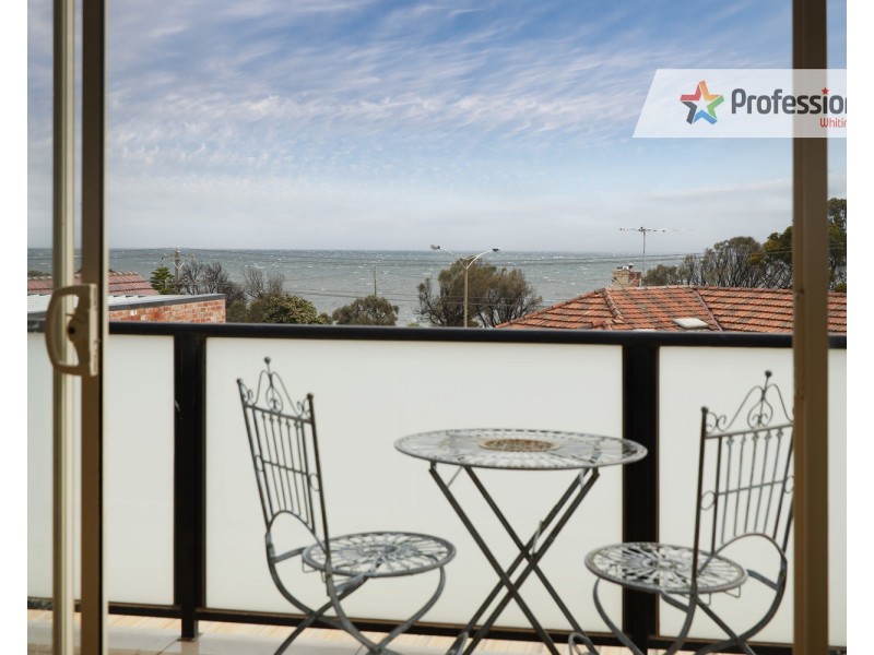10/11 Bluff Avenue, Elwood VIC 3184