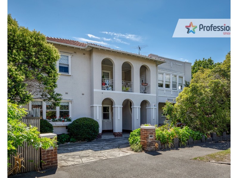 2 Inverleith Court, St Kilda VIC 3182