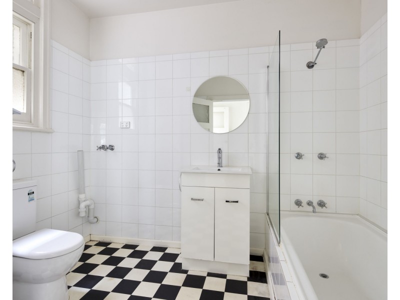 2 Inverleith Court, St Kilda VIC 3182