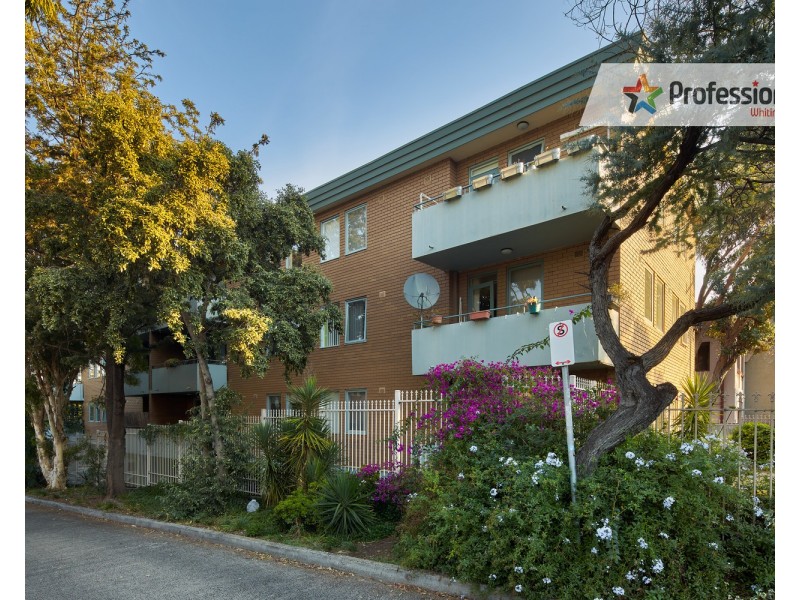 2/61 Robe Street, St Kilda VIC 3182