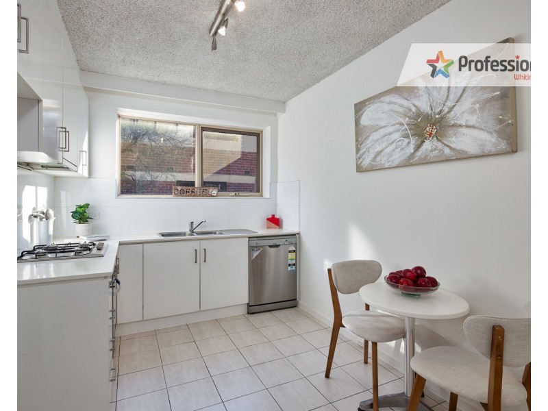 2/61 Robe Street, St Kilda VIC 3182