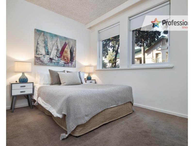 2/61 Robe Street, St Kilda VIC 3182