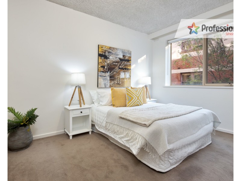 2/61 Robe Street, St Kilda VIC 3182