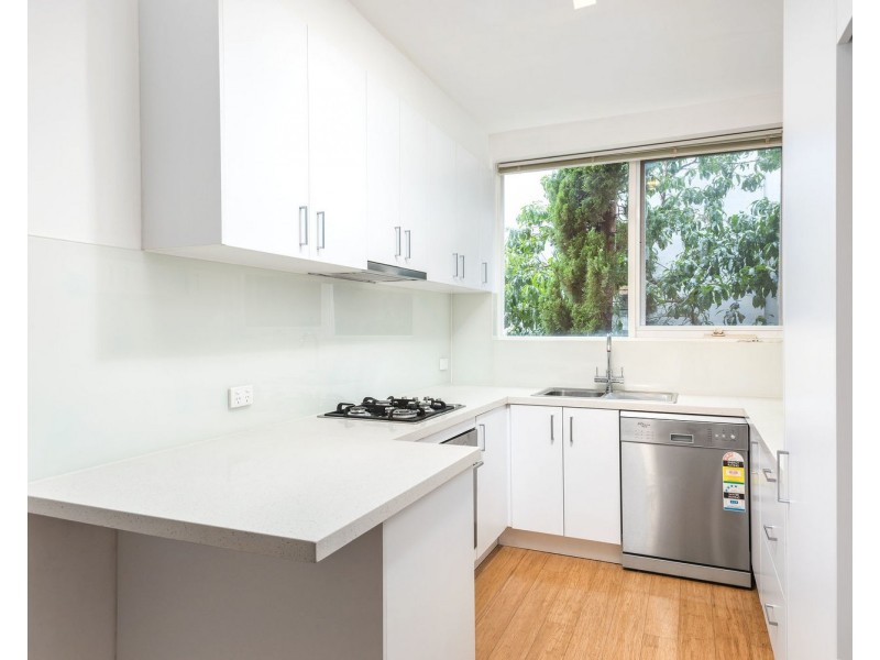 2/8 Robe Street, St Kilda VIC 3182