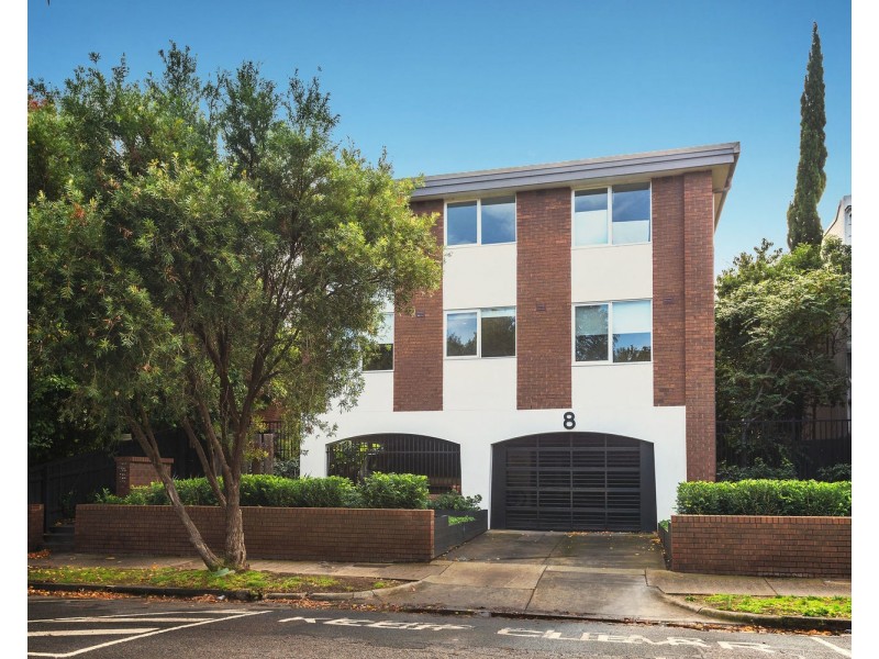 2/8 Robe Street, St Kilda VIC 3182