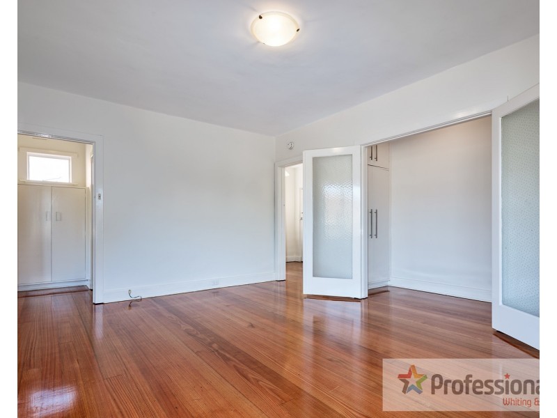 1/2 Newton Court, St Kilda VIC 3182